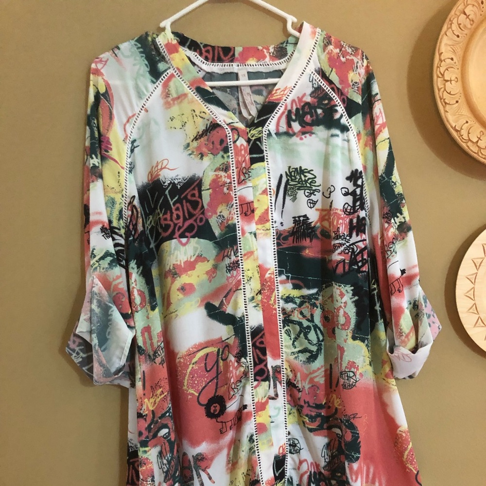 V-neck top with graphic print.